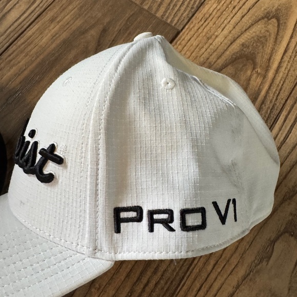 Titleist Pro V1 Hat - fitted XL - White - few marks - great deal. - Picture 5 of 5